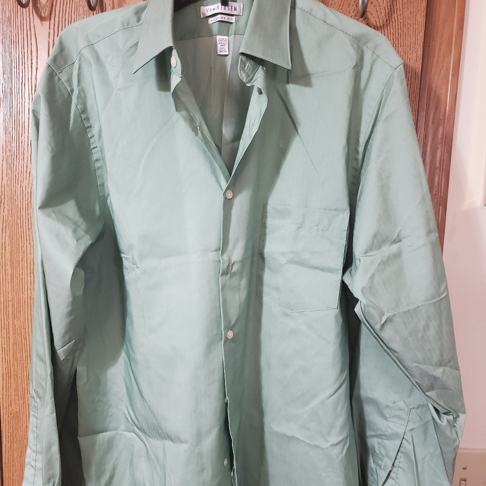 Van Heusen Men's dress shirt XL